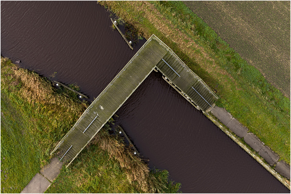 Bruggetje over een vaart